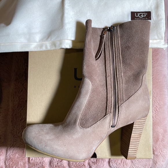 UGG Athena- Size 7.5 Excellent Condition - Picture 2 of 15